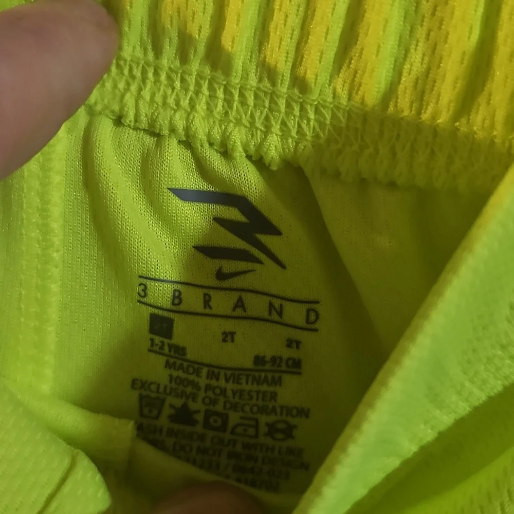 NIKE 3 BRAND 2 Piece Toddler Outfit: Black/Yellow: New With Tags: Size 2T